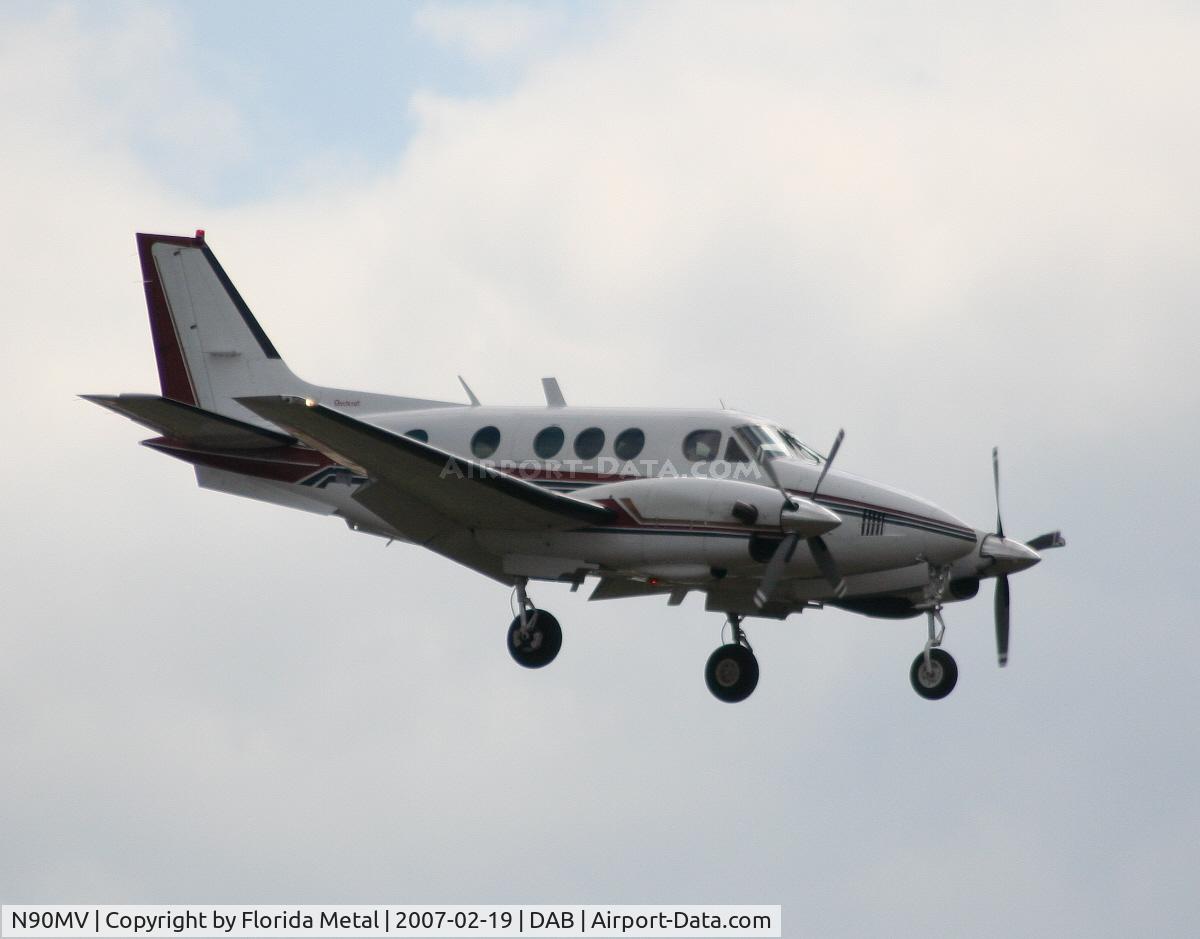 N90MV, 1976 Beech C90 King Air C/N LJ-701, Beech 90