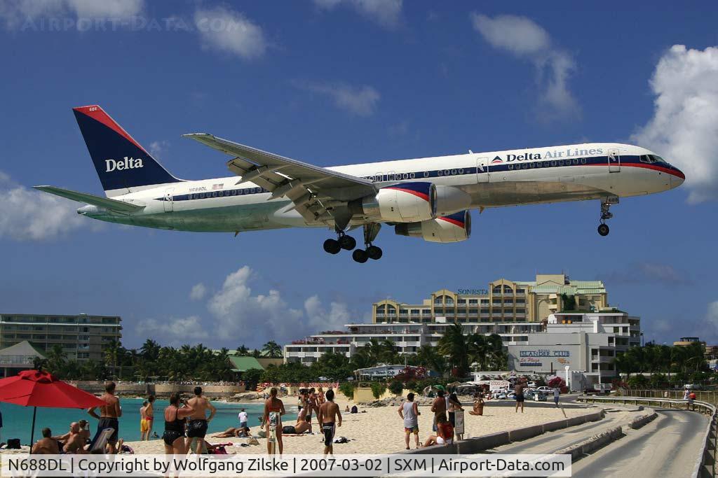 N688DL, 1998 Boeing 757-232 C/N 27587, visitor