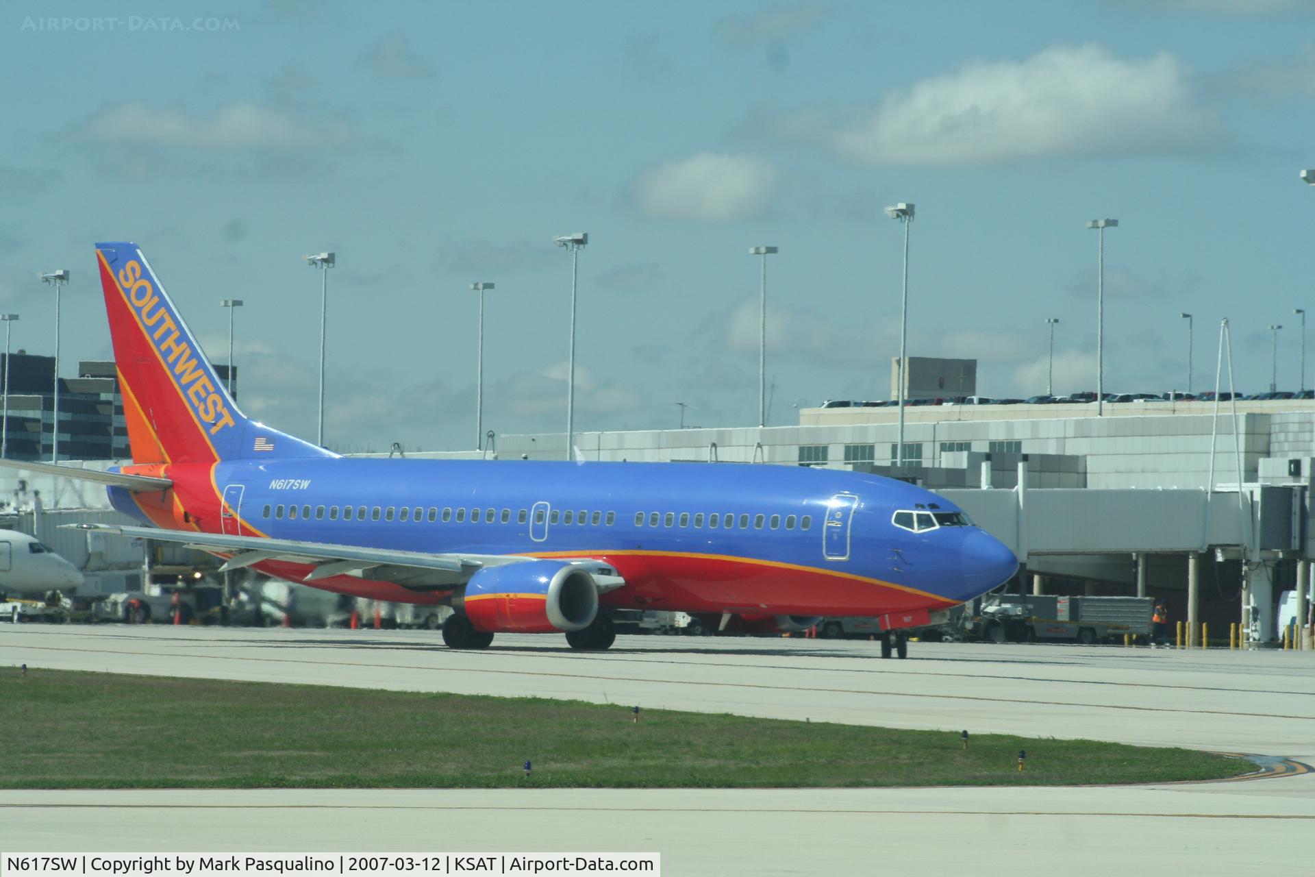 N617SW, 1995 Boeing 737-3H4 C/N 27700, Boeing 737-300