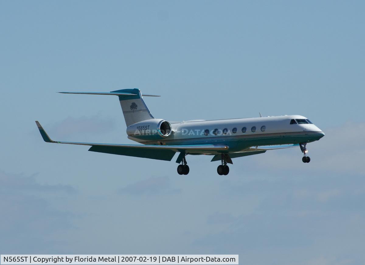 N565ST, 2004 Gulfstream Aerospace GV-SP (G550) C/N 5015, G-V