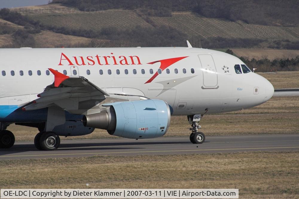 OE-LDC, 2004 Airbus A319-112 C/N 2262, Austrian A319-112 taxxing to the RWY 34