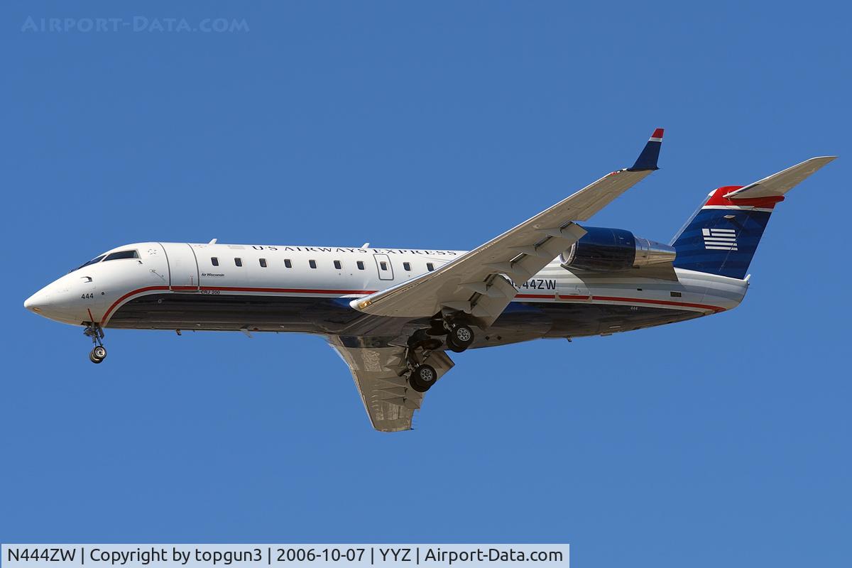 N444ZW, 2003 Canadair CRJ-200LR (CL-600-2B19) C/N 7788, Short final for RWY24R.