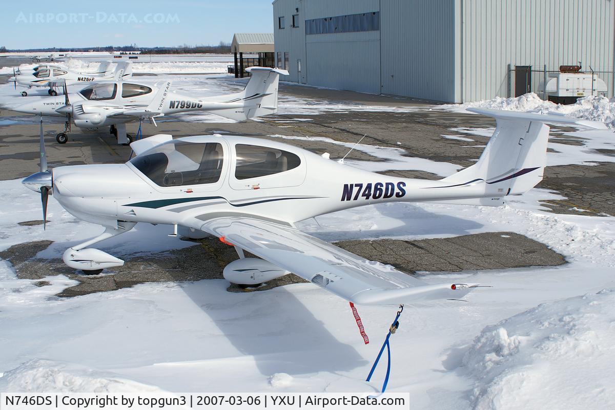 N746DS, 2007 Diamond DA-40 Diamond Star C/N 40.746, Parked in front of Diamond Flight Centre