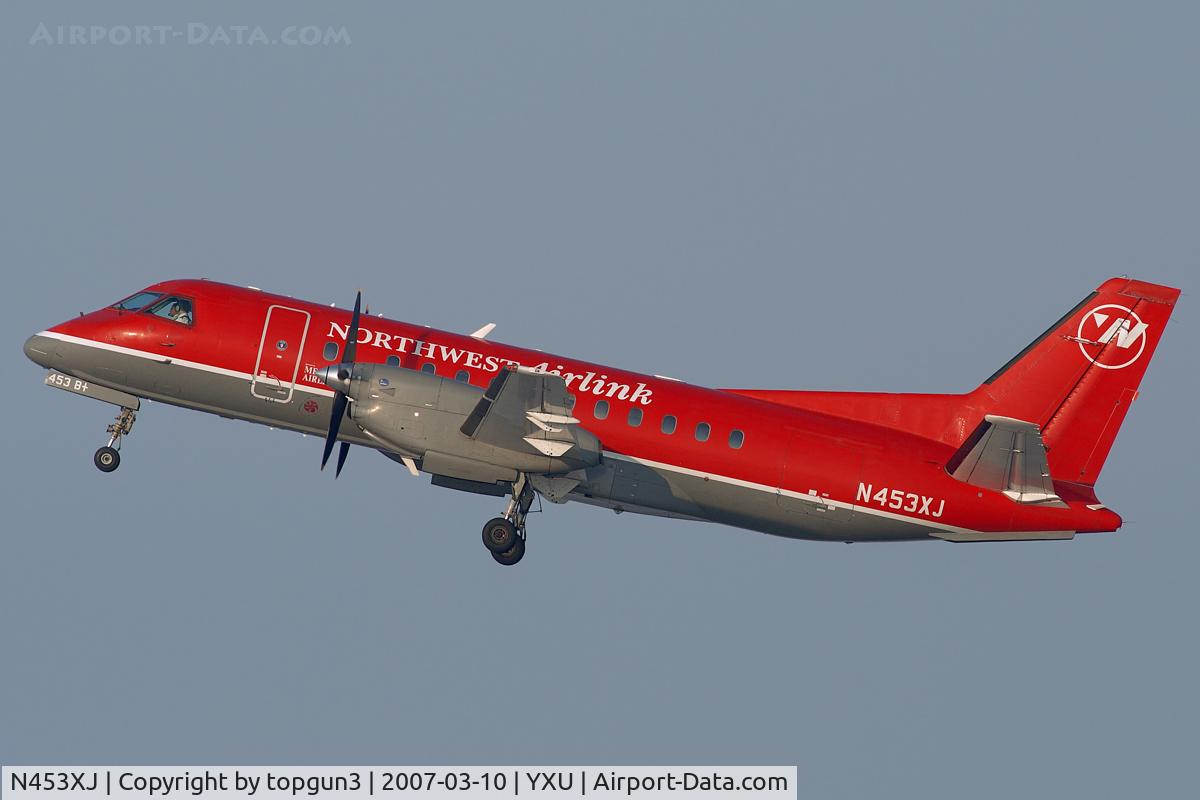 N453XJ, 1998 Saab 340B C/N 340B-453, Departing via RWY33.