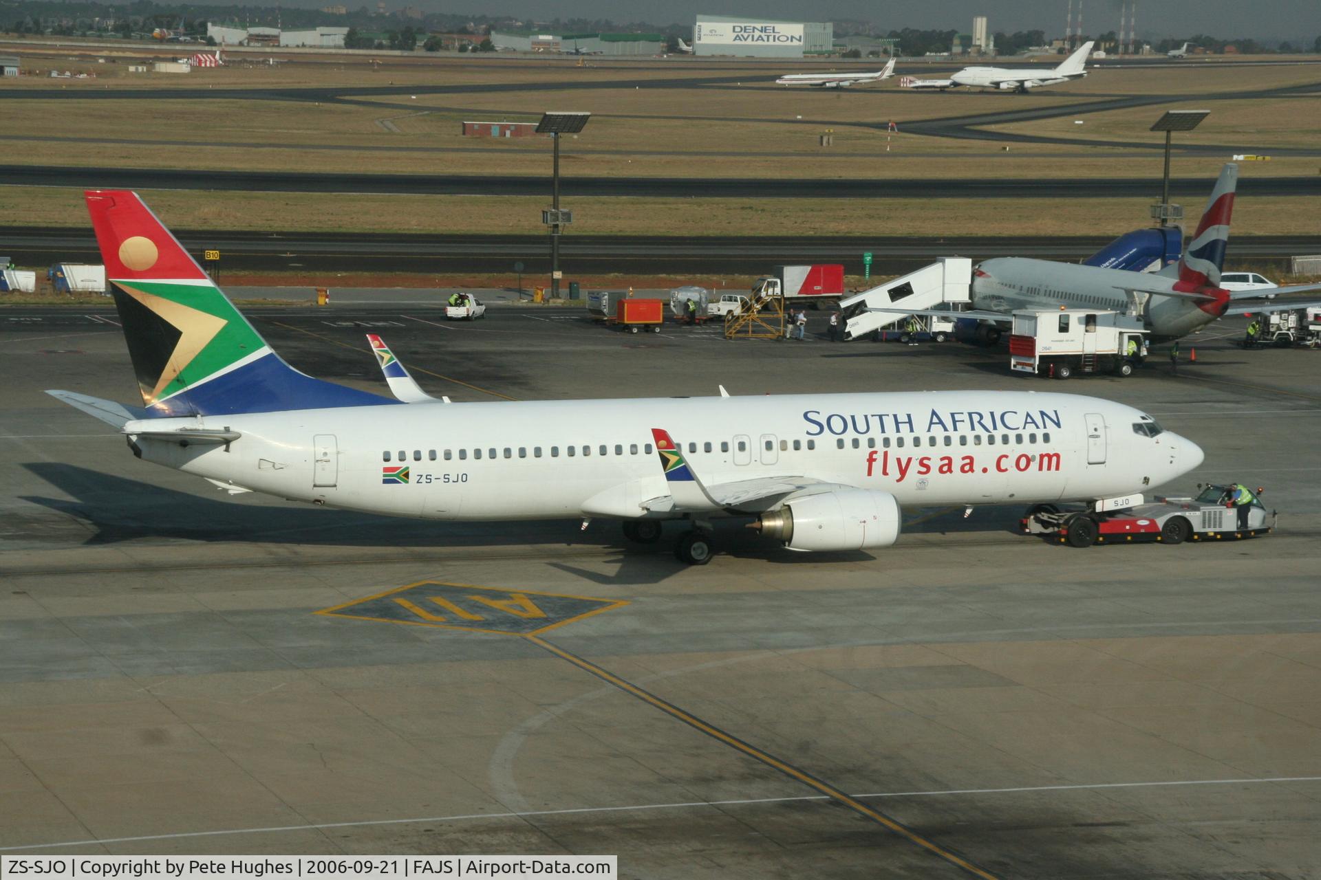 ZS-SJO, 2001 Boeing 737-8BG C/N 32357, at Johannesburg, South Africa
