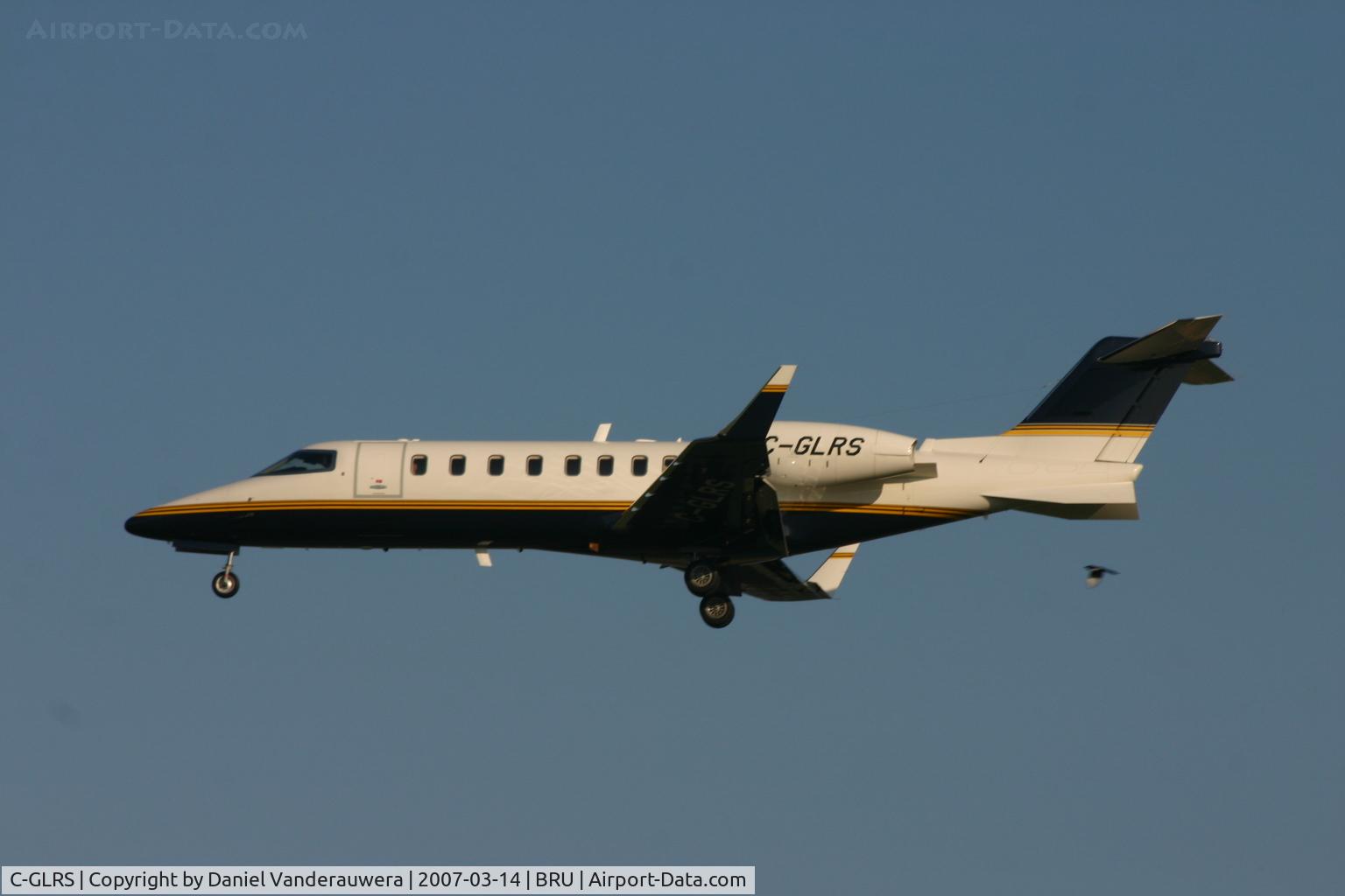 C-GLRS, Learjet 45 C/N 45-249, shortly before landing on rwy 25L