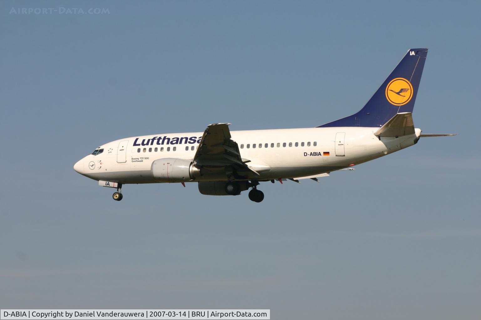 D-ABIA, 1990 Boeing 737-530 C/N 24815, flight LH4604 is descending to rwy 25L