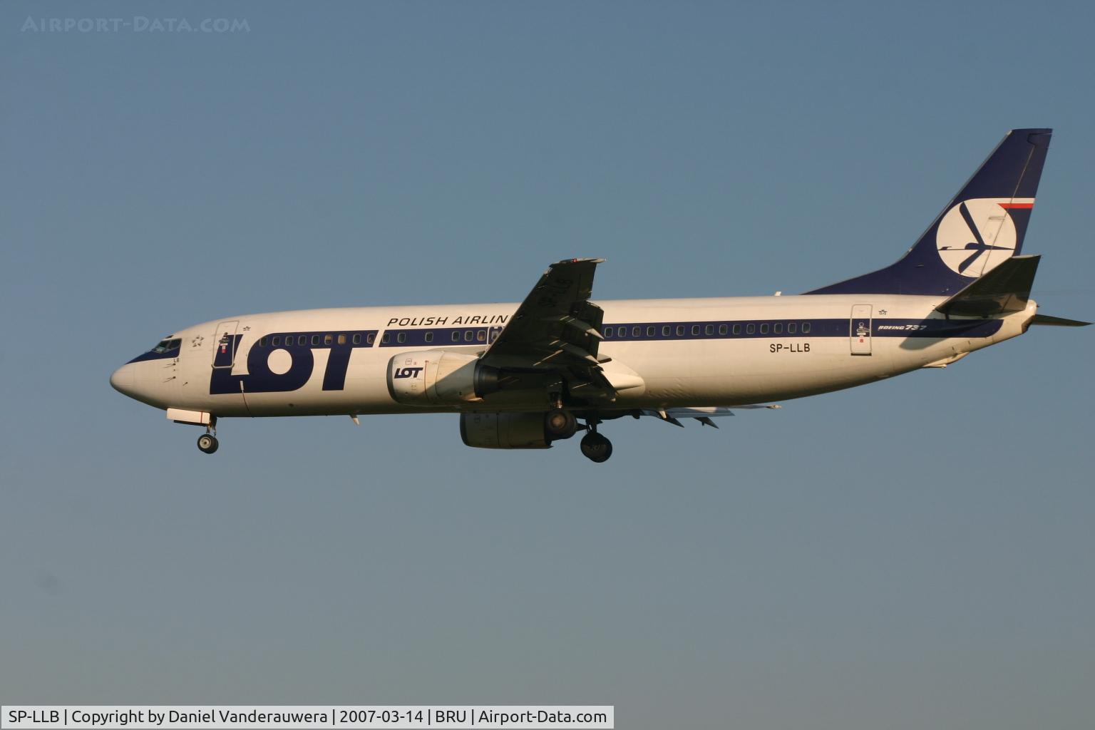 SP-LLB, 1993 Boeing 737-45D C/N 27156/2492, shortly before landing on rwy 25L