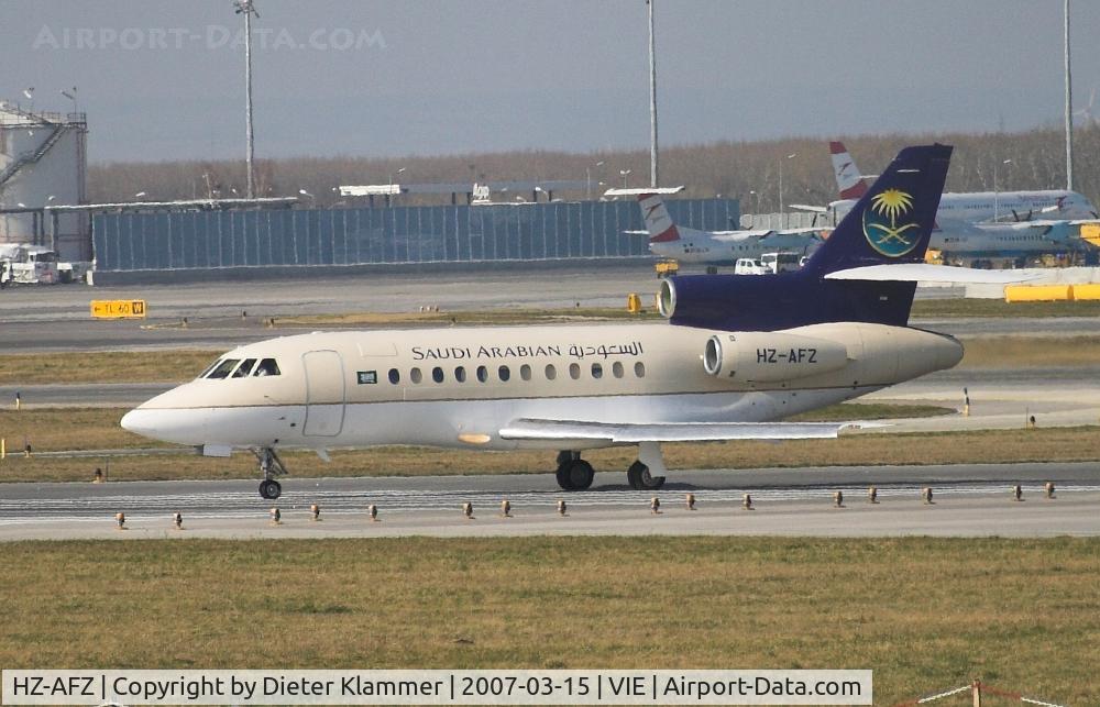 HZ-AFZ, 1988 Dassault Falcon 900B C/N 61, Saudi Arabien spezial flight services  line up RWY 29,Dassault Falkon 900