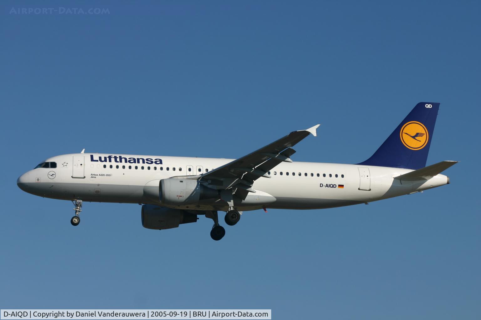 D-AIQD, 1991 Airbus A320-211 C/N 0202, descending to rwy 25L