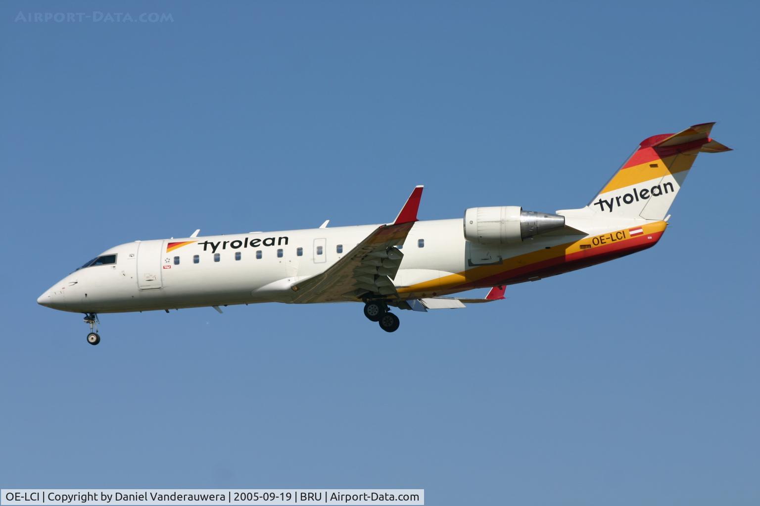 OE-LCI, 1996 Canadair CRJ-200LR (CL-600-2B19) C/N 7133, descending to rwy 25L
