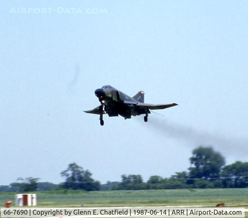 66-7690, 1966 McDonnell F-4D Phantom II C/N 2296, Fly by