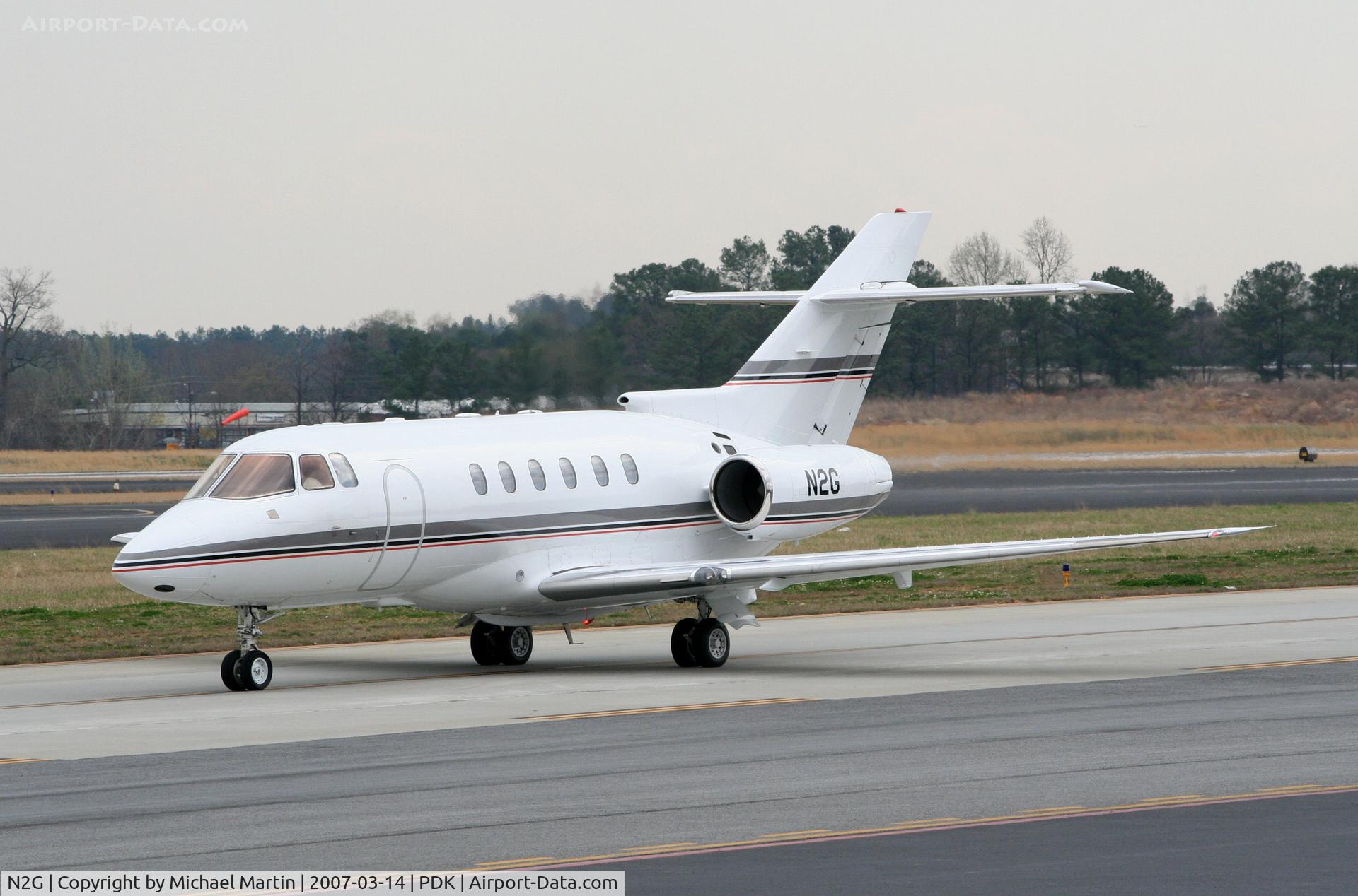 N2G, 1998 Raytheon Hawker 800XP C/N 258354, Taxing to Epps Air Service