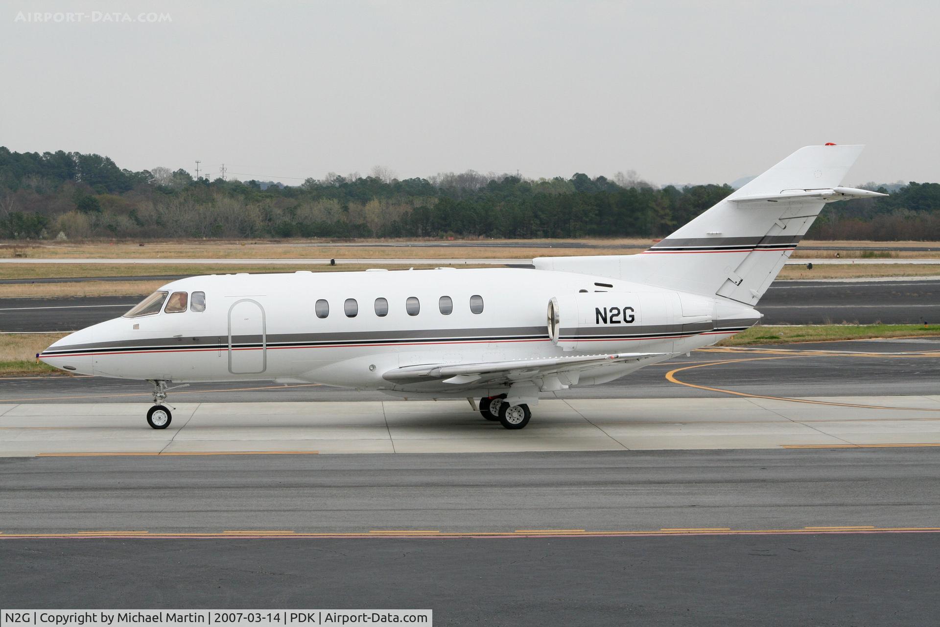 N2G, 1998 Raytheon Hawker 800XP C/N 258354, Taxing to Epps Air Service