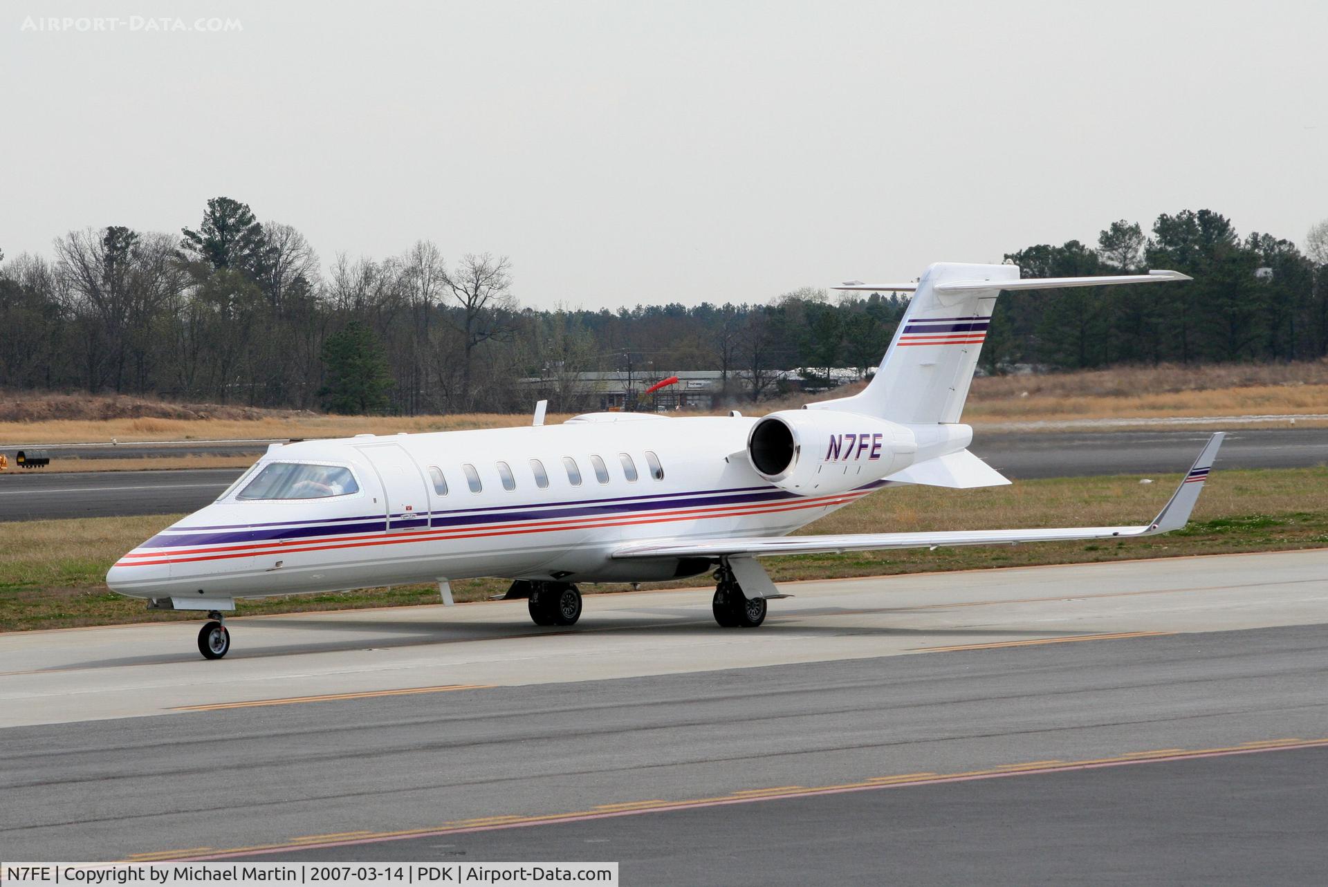 N7FE, 2000 Learjet Inc 45 C/N 46, Taxing to Signature Flight Services