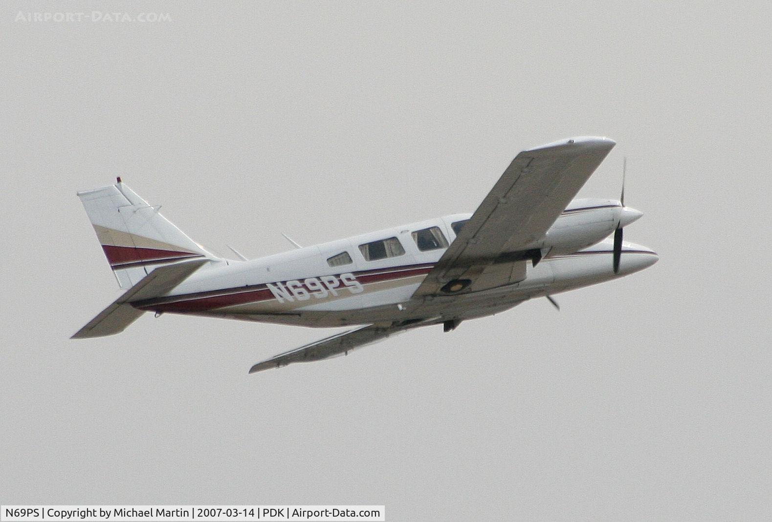 N69PS, 1976 Piper PA-34-200T C/N 34-7770056, Departing PDK enroute to SMS