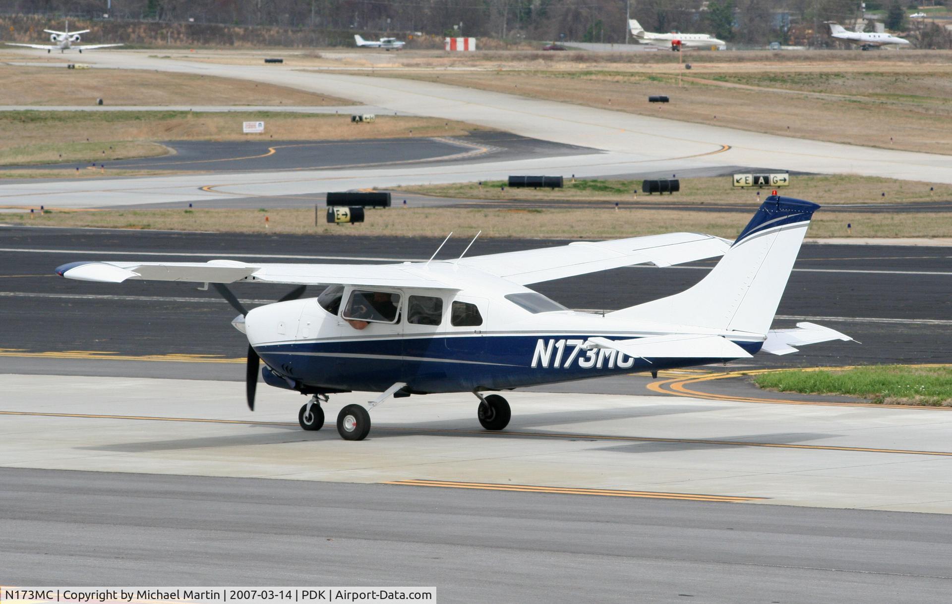 N173MC, 1968 Cessna 210H Centurion C/N 21058960, Taxing to Epps Air Service