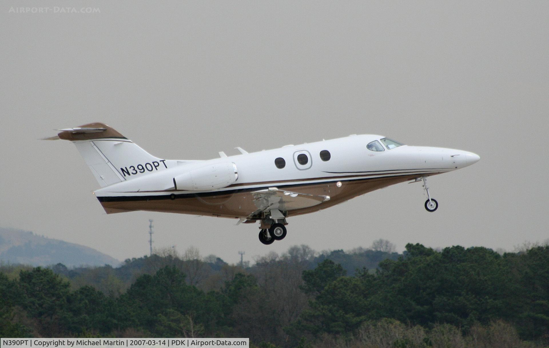 N390PT, 2006 Raytheon 390 Premier 1A C/N RB-135, Departing PDK enroute to MSN