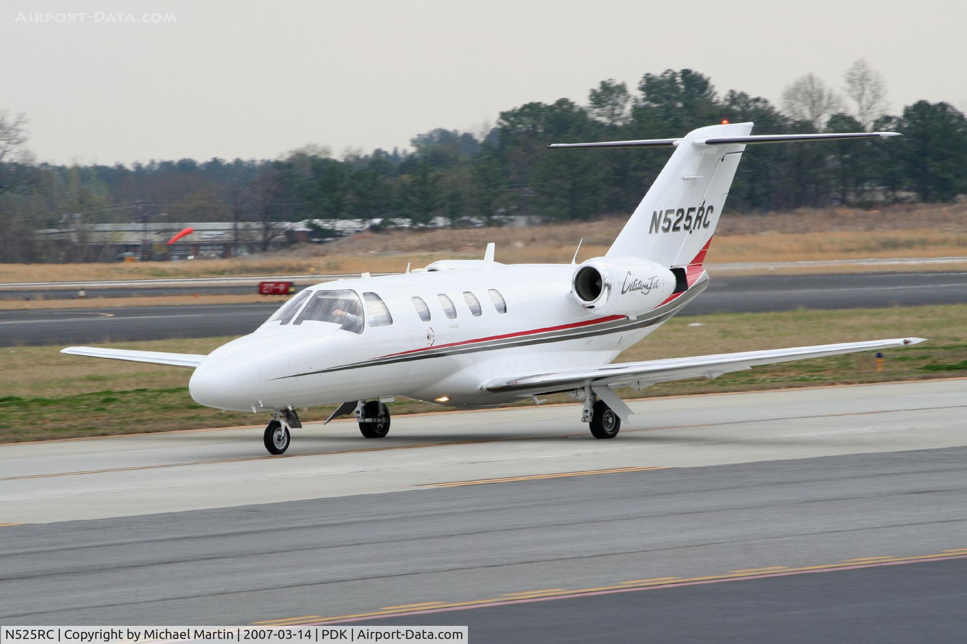 N525RC, 1997 Cessna 525 CitationJet CJ1 C/N 525-0178, Taxing to Epps Air Service