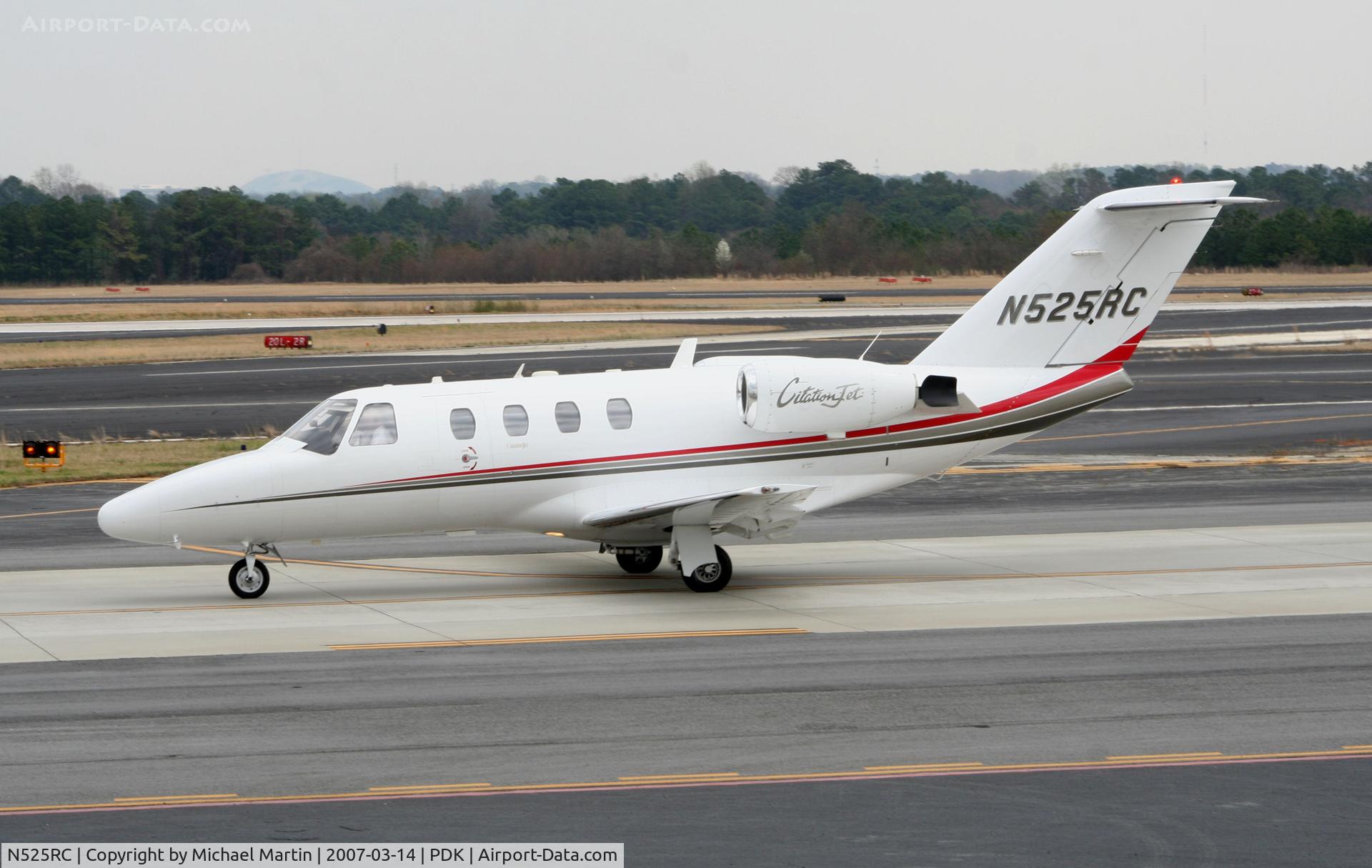 N525RC, 1997 Cessna 525 CitationJet CJ1 C/N 525-0178, Taxing to Epps Air Service