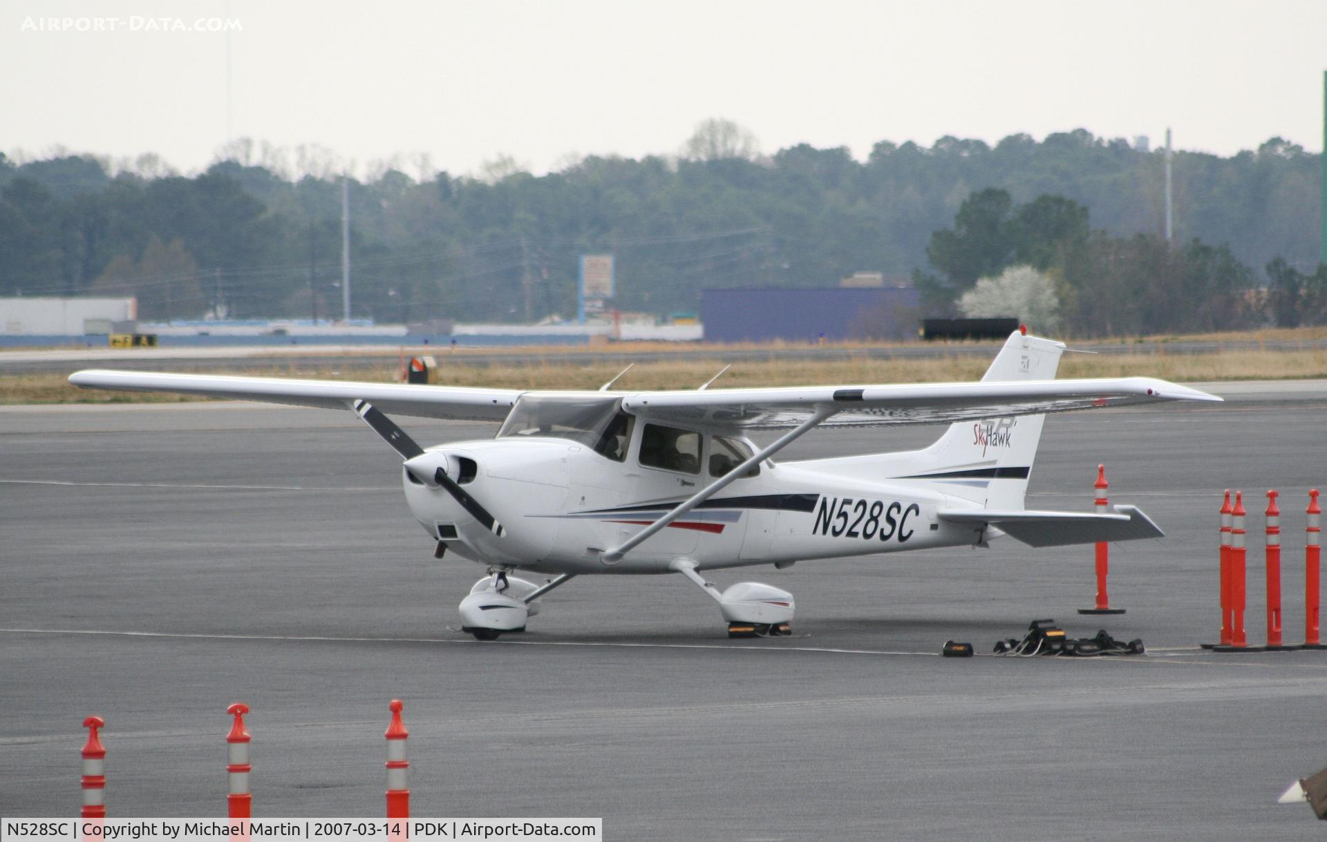 N528SC, 2002 Cessna 172S C/N 172S9210, Tied down @ Mercury Air Center