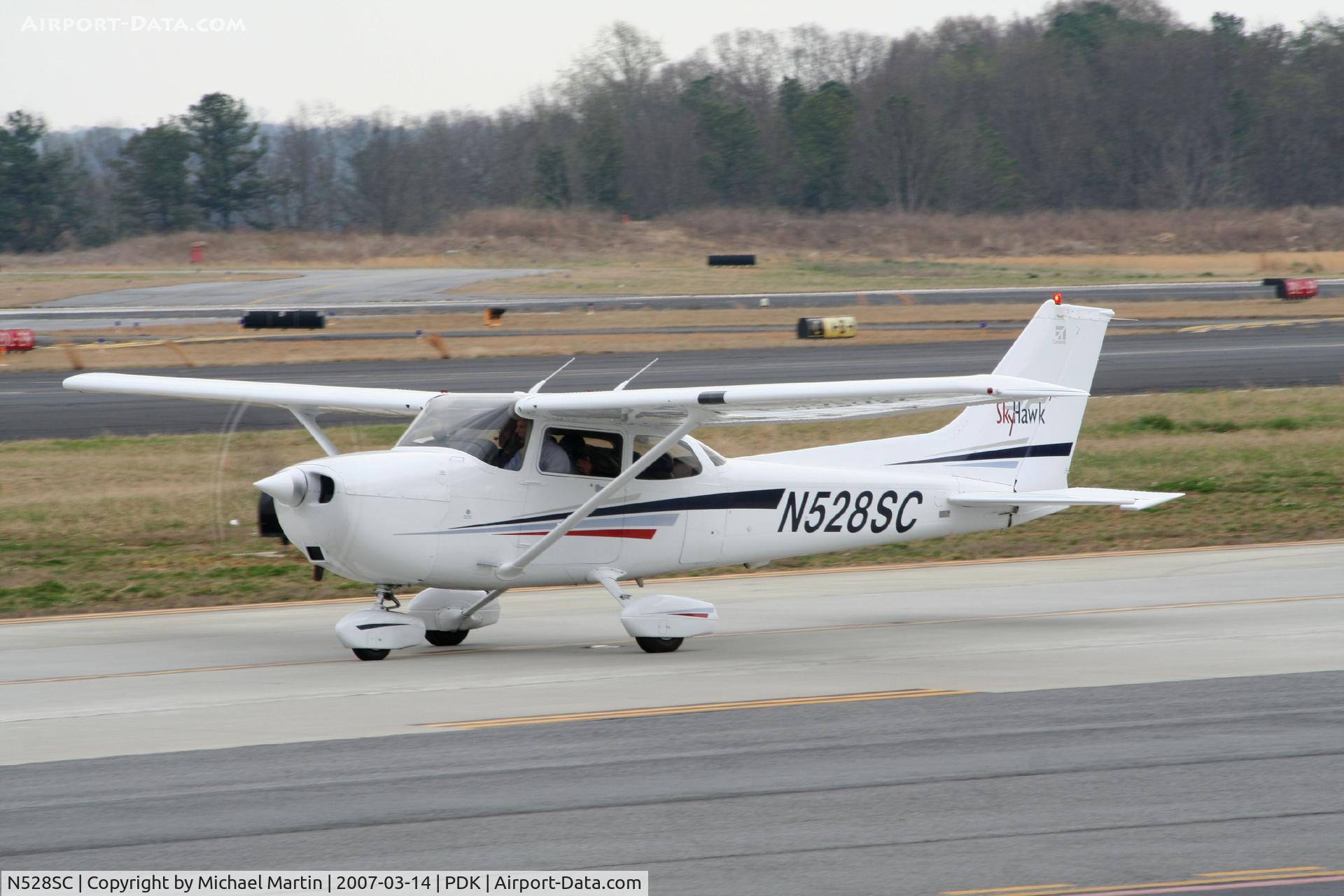 N528SC, 2002 Cessna 172S C/N 172S9210, Taxing to Runway 20R