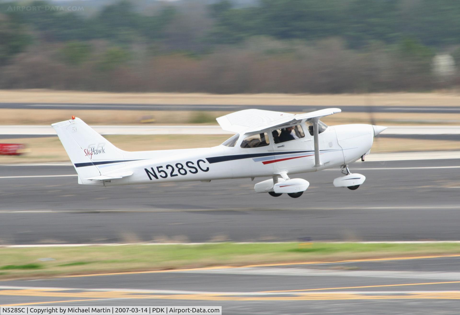 N528SC, 2002 Cessna 172S C/N 172S9210, Taking off from Runway 20R