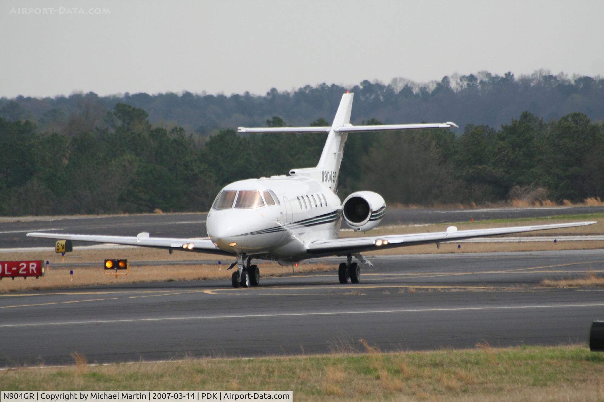 N904GR, British Aerospace BAe.125 Series 800A C/N 258179, Taxing to Signature Flight Services