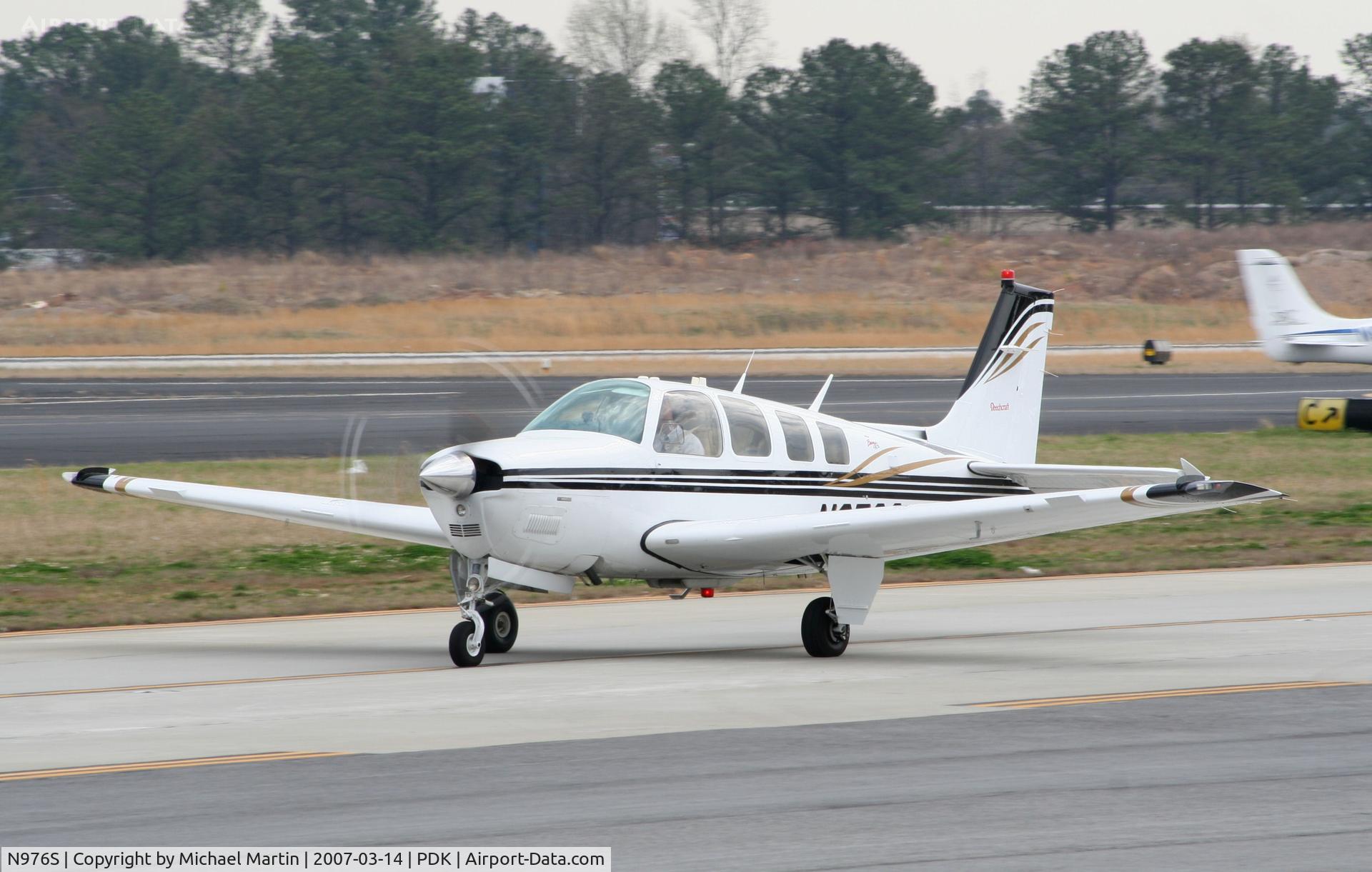 N976S, 2001 Raytheon Aircraft Company A36 Bonanza C/N E-3370, Taxing back from flight