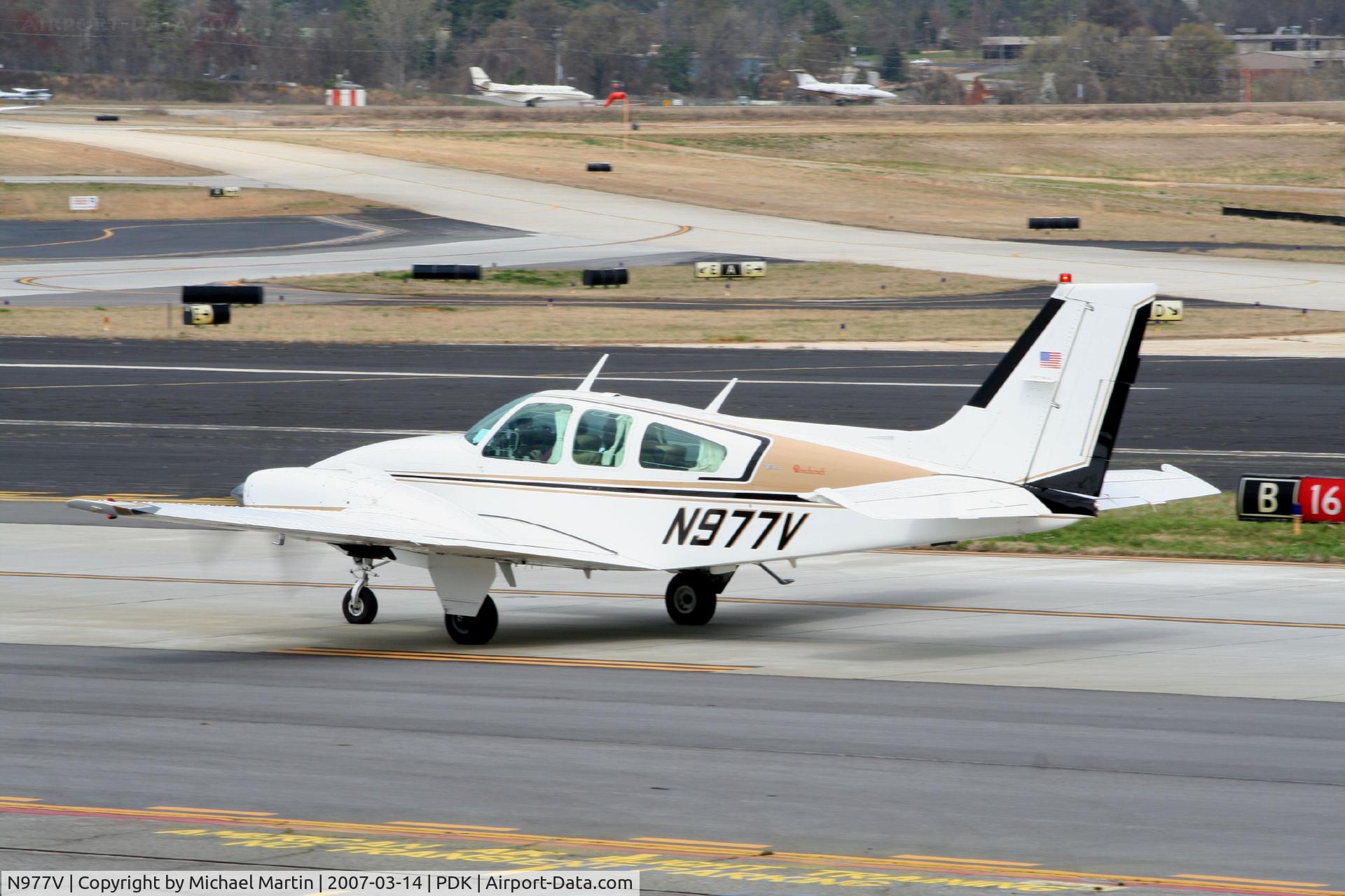 N977V, 1966 Beech C55 Baron (95-C55) C/N TE-111, Taxing to Epps Air Service