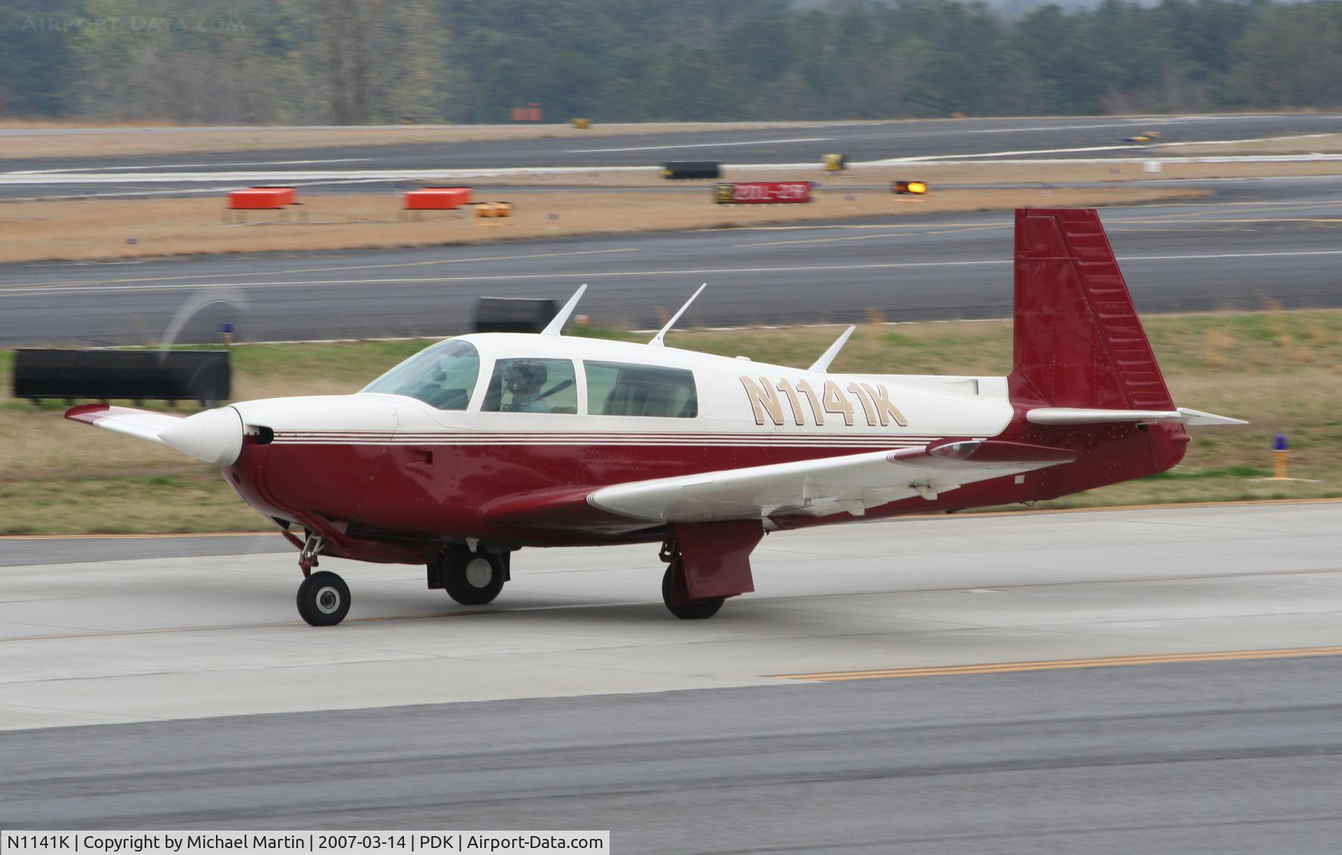N1141K, 1981 Mooney M20J 201 C/N 24-1214, Taxing back from flight