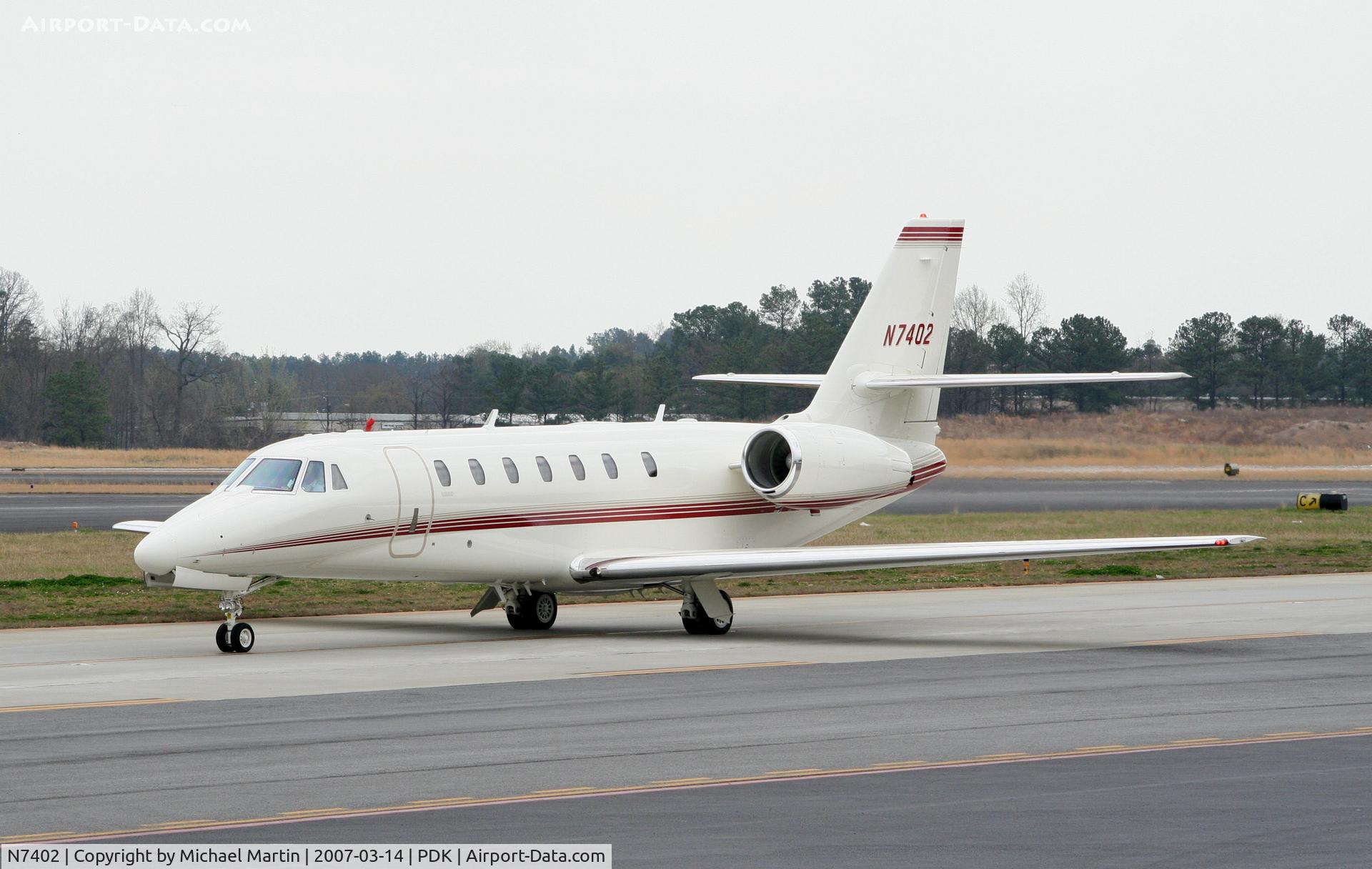 N7402, 2006 Cessna 680 Citation Sovereign C/N 680-0082, Taxing to Jet Fueling