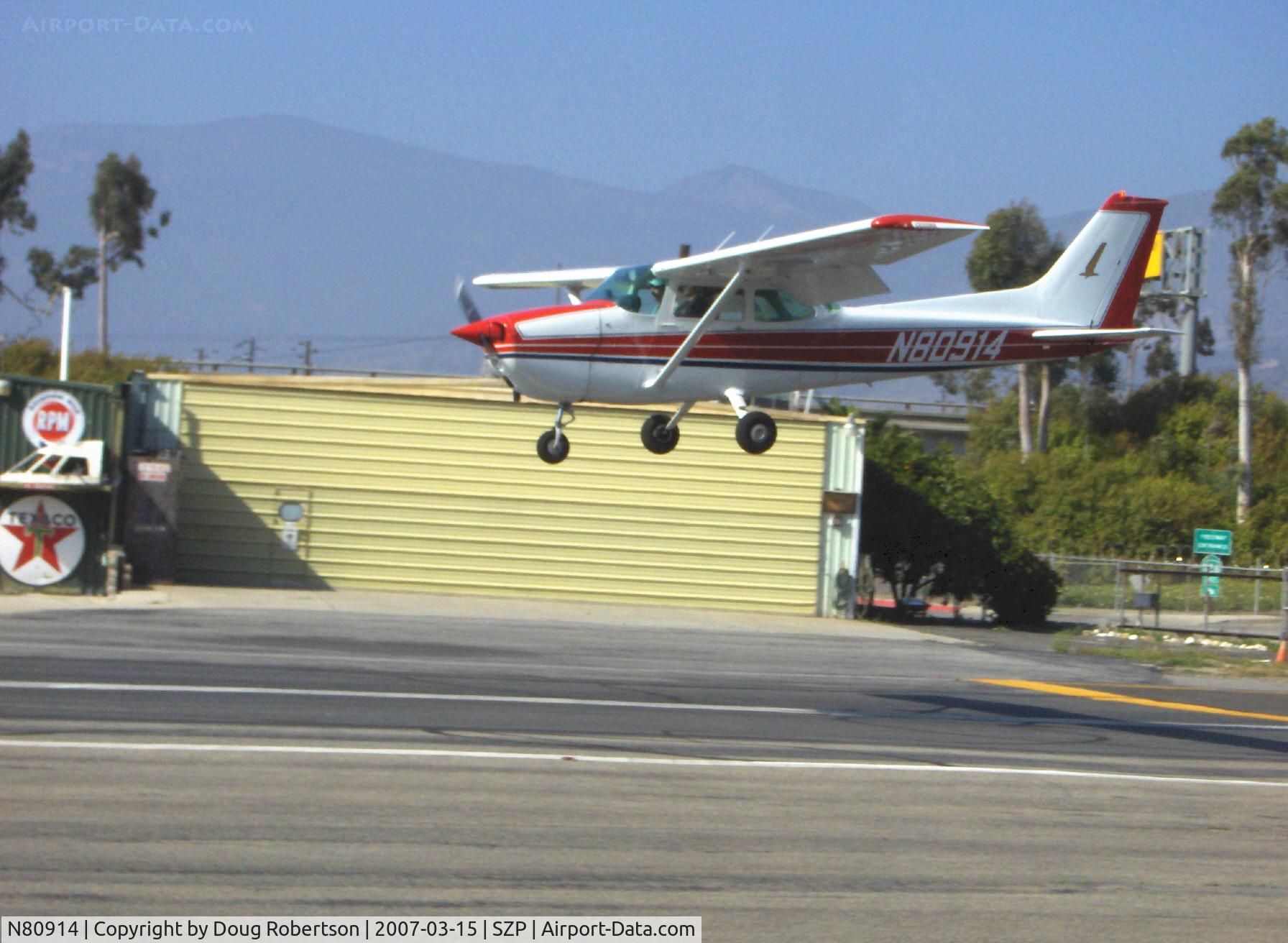 N80914, 1976 Cessna 172M C/N 17266799, 1976 Cessna 172M, Lycoming O-320-E2D 150 Hp, on short final for flaps landing Rwy 22
