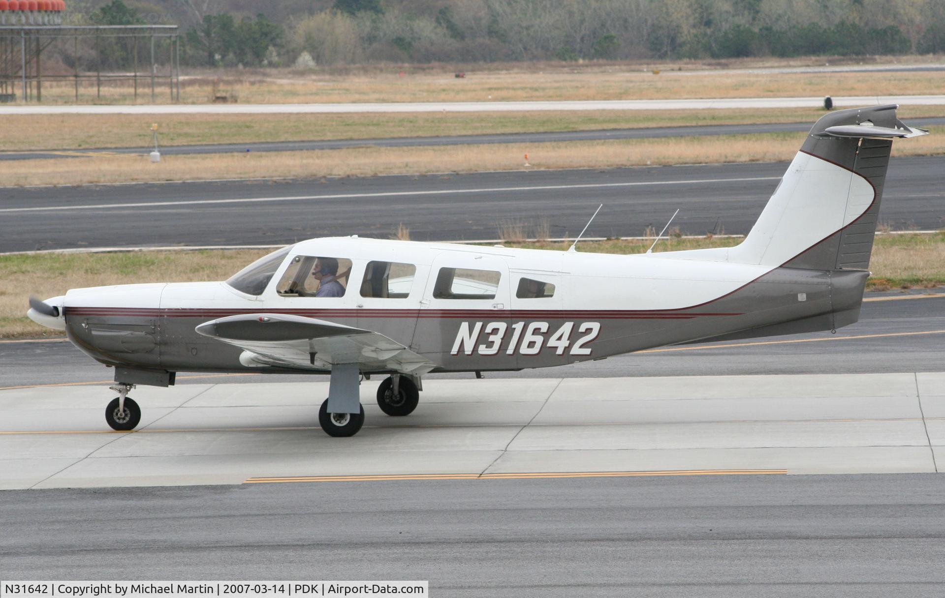 N31642, 1978 Piper PA-32RT-300 C/N 32R-7885114, Taxing back from flight