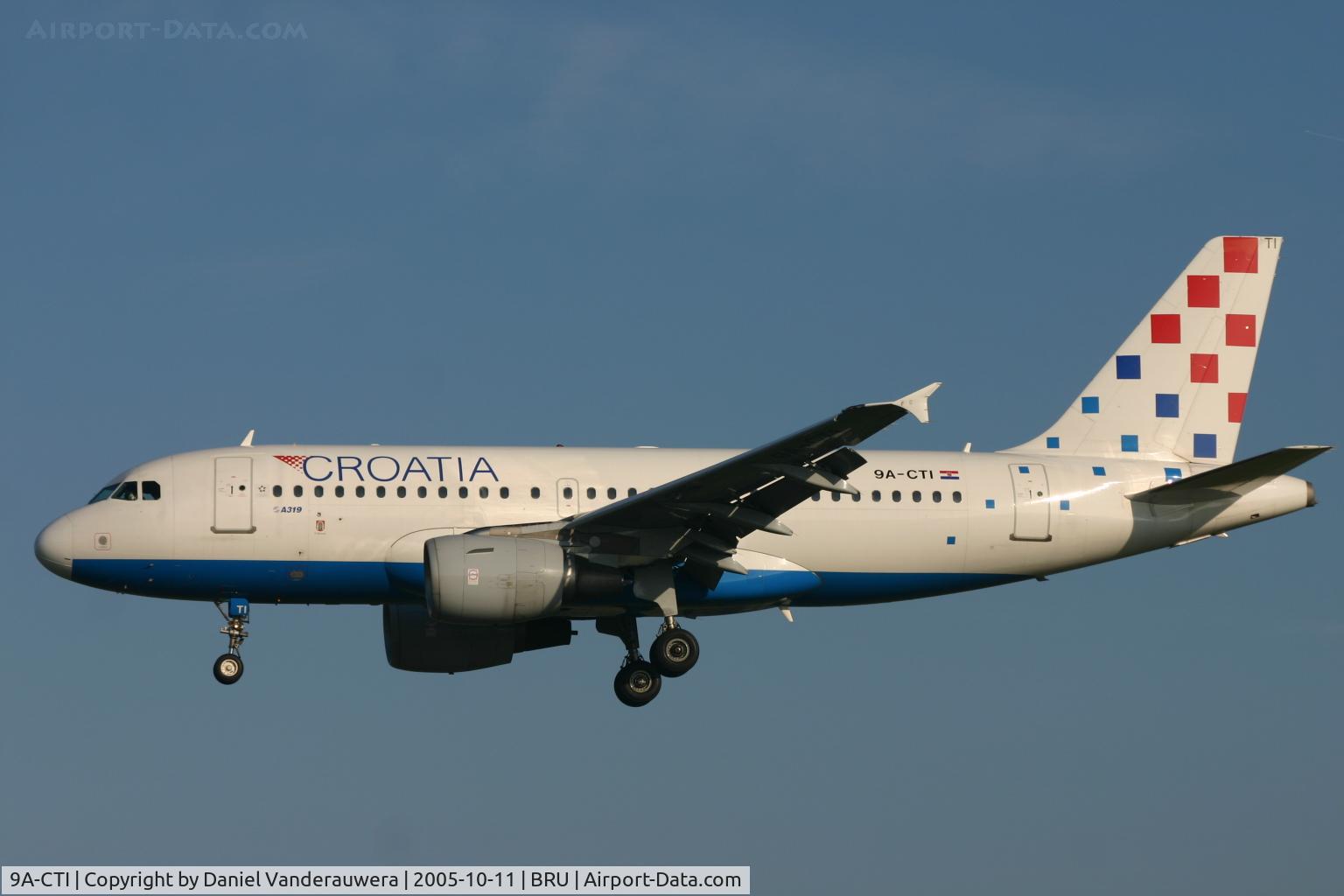 9A-CTI, 1999 Airbus A319-112 C/N 1029, descending to rwy 25L