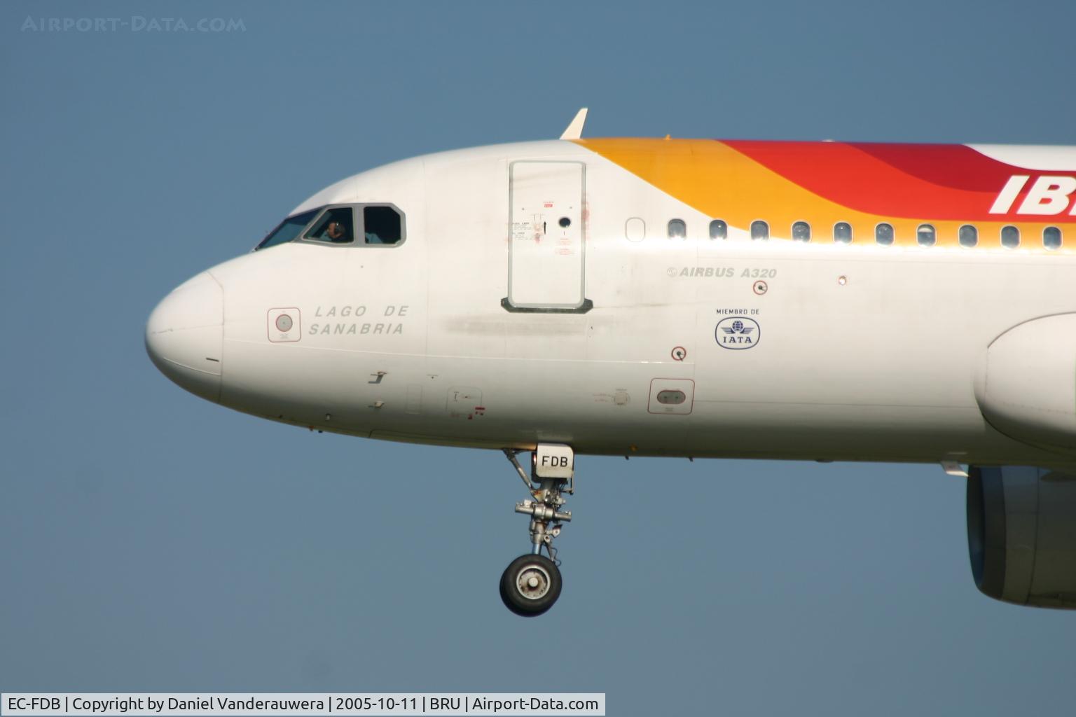 EC-FDB, 1991 Airbus A320-211 C/N 173, arrival to rwy 25L