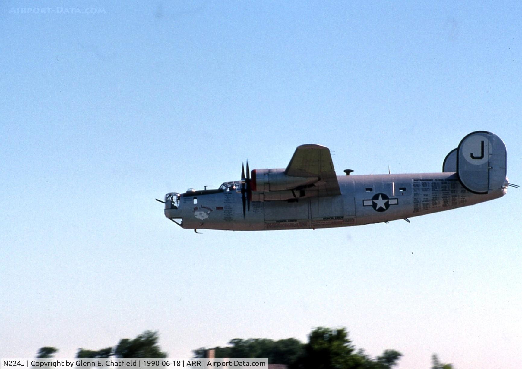 N224J, 1944 Consolidated B-24J-85-CF Liberator C/N 1347 (44-44052), Flying by the audience