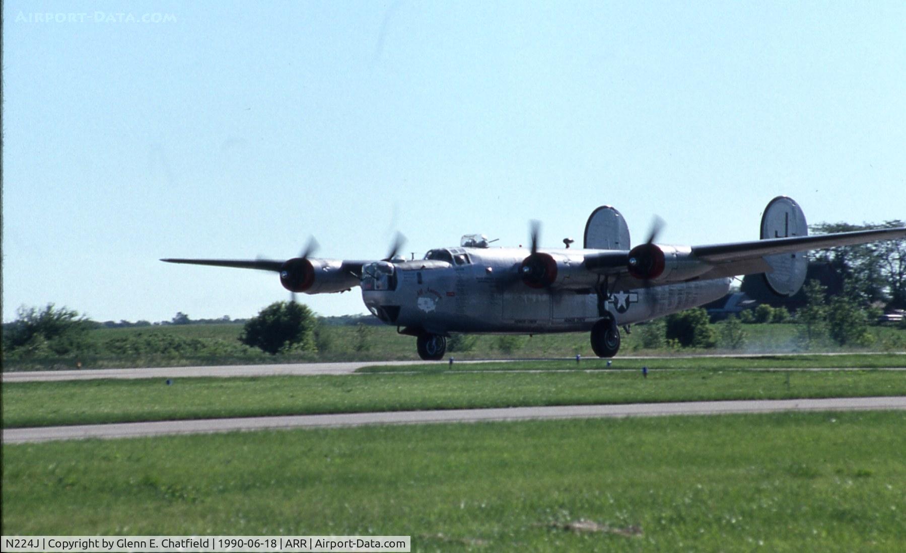 N224J, 1944 Consolidated B-24J-85-CF Liberator C/N 1347 (44-44052), Landing after fly by