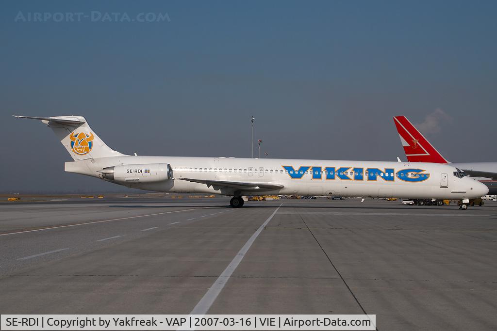 SE-RDI, 1989 McDonnell Douglas MD-83 (DC-9-83) C/N 49631, Viking MD80