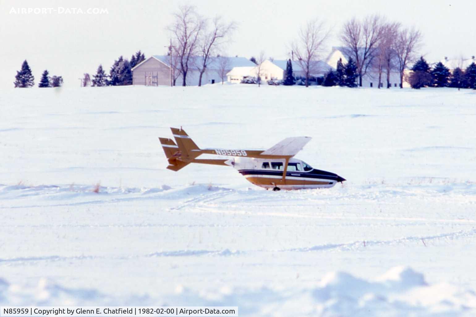 N85959, Cessna 337 Super Skymaster C/N Not found N85959, Ran out of fuel northeast of Aurora, IL.  Was N85959