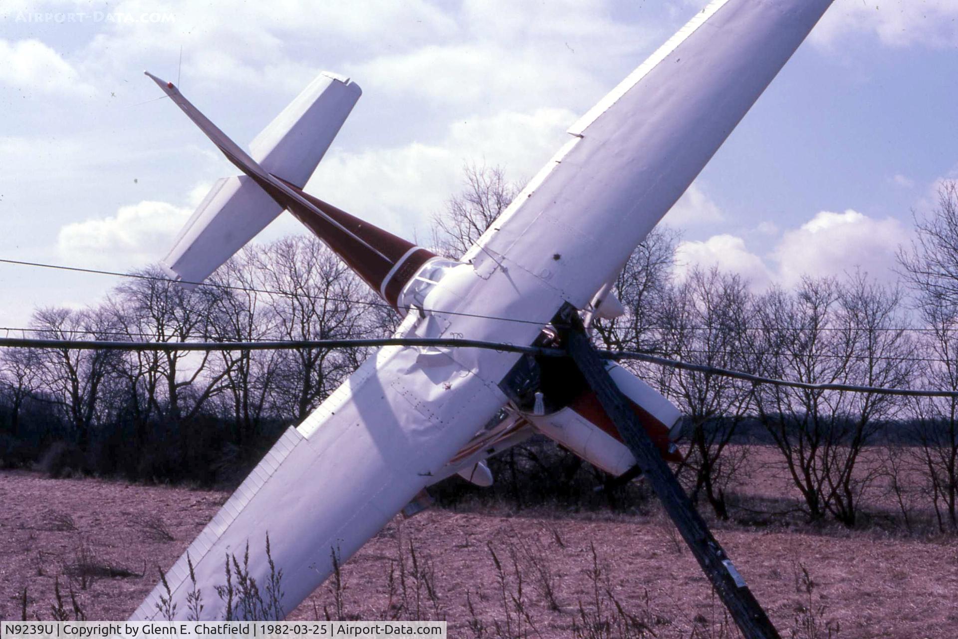 N9239U, Cessna 150M C/N 15078189, Ran out of fuel at night; no injuries, West Chicago