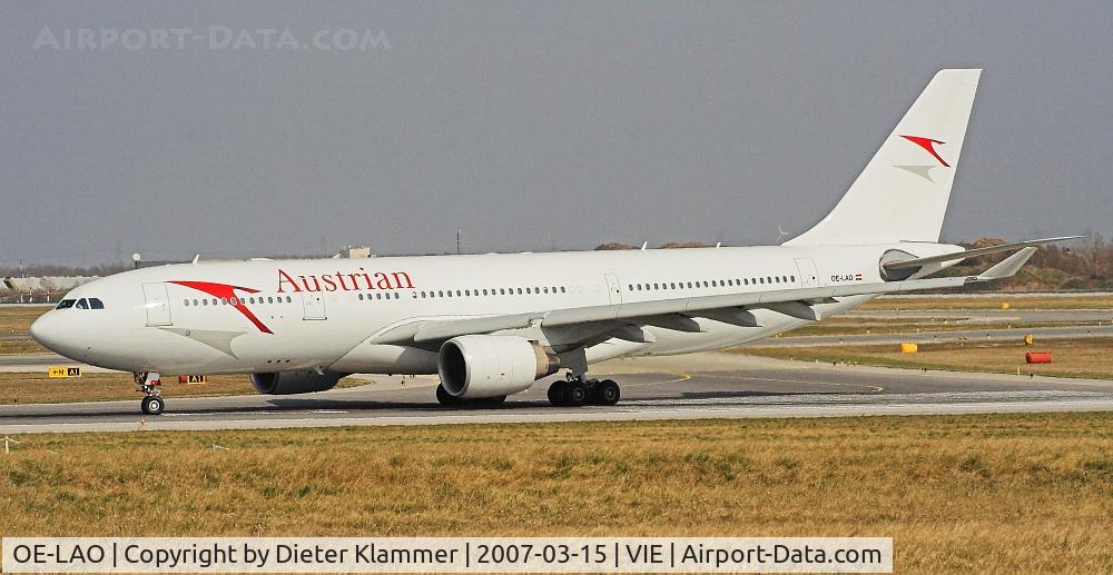 OE-LAO, 2000 Airbus A330-223 C/N 181, Austrian A330-202 in new color,line up RWY 29
