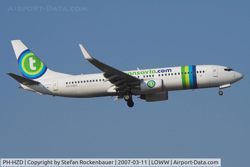 PH-HZD, 1999 Boeing 737-8K2 C/N 28376, Landing at Vienna Int. Airport.