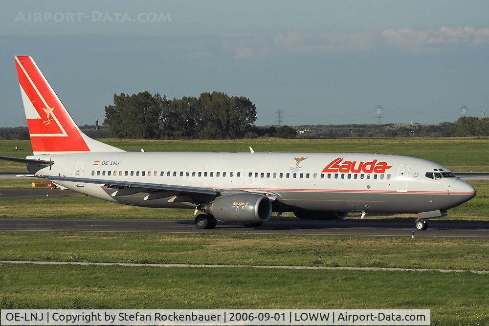 OE-LNJ, 1998 Boeing 737-8Z9 C/N 28177, Taxiing to the active.