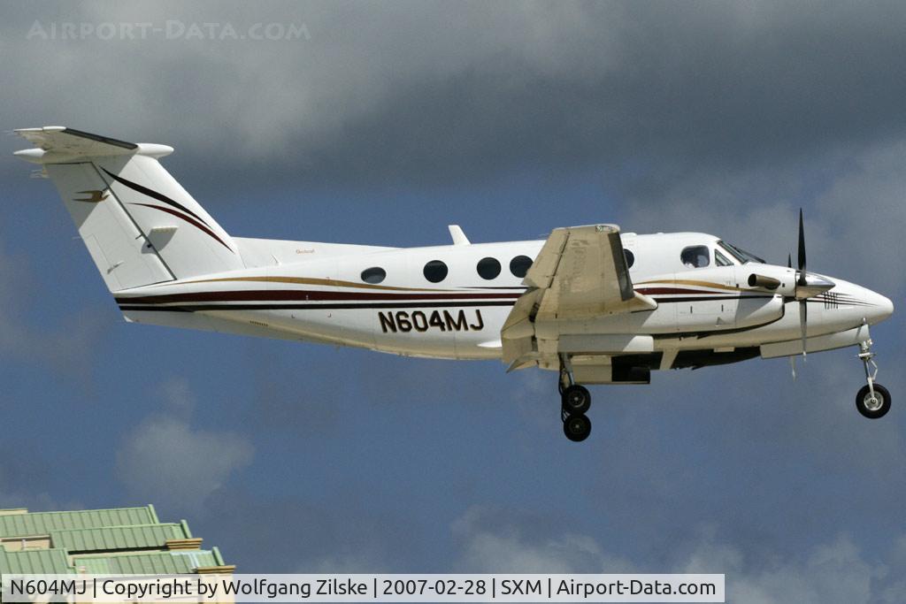 N604MJ, 2002 Raytheon B200 King Air C/N BB-1801, visitor