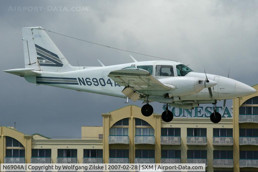 N6904A, 1979 Piper PA-23-250 C/N 27-7954076, visitor