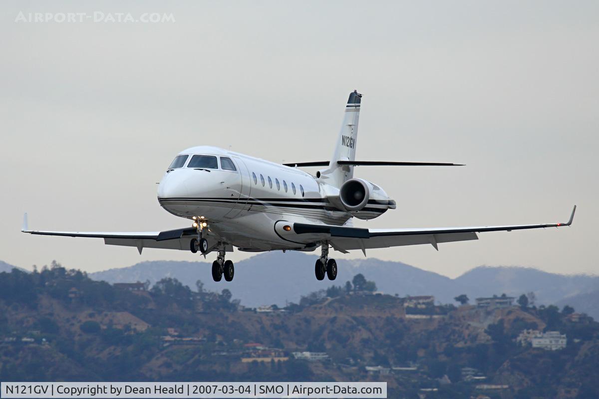 N121GV, 2004 Israel Aircraft Industries Gulfstream 200 C/N 094, 2004 Israel Aircraft Industries GULFSTREAM 200 (Galaxy) N121GV (FLT EJM21), from Las Vegas McCarran Int'l (KLAS), landing on RWY 21. This aircraft is operated by American Air Services, Inc. DBA Executive Jet Management (aka 