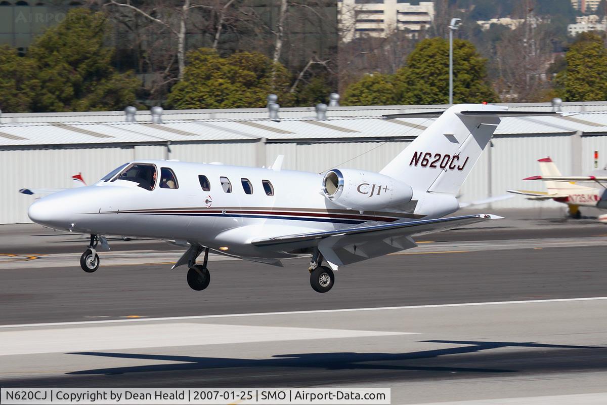 N620CJ, 2006 Cessna 525 CitationJet CJ1+ C/N 525-0620, Cessna Aircraft Company's 2006 CJ1+ N620CJ from Albuquerque Sunport Int'l (KABQ), landing on RWY 21.