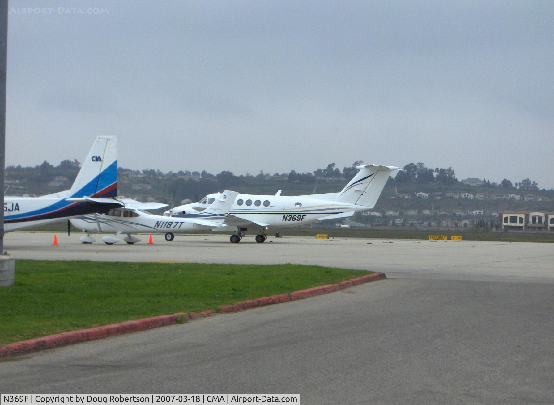 N369F, 1989 Beech 300 C/N FA-185, 1989 Beech KING AIR 300, two P&W (Canada) PT6A-60A 1,050 shp Turboprops, taxi to shutdown parking