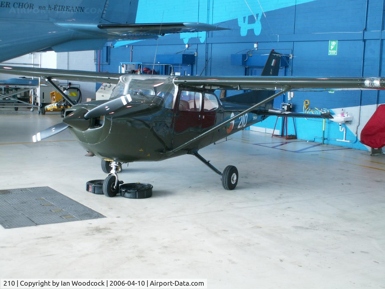 210, 1972 Reims Cessna FR172H Reims Rocket C/N 0350, Cessna FR-172H/Irish Air Corps/Baldonnel